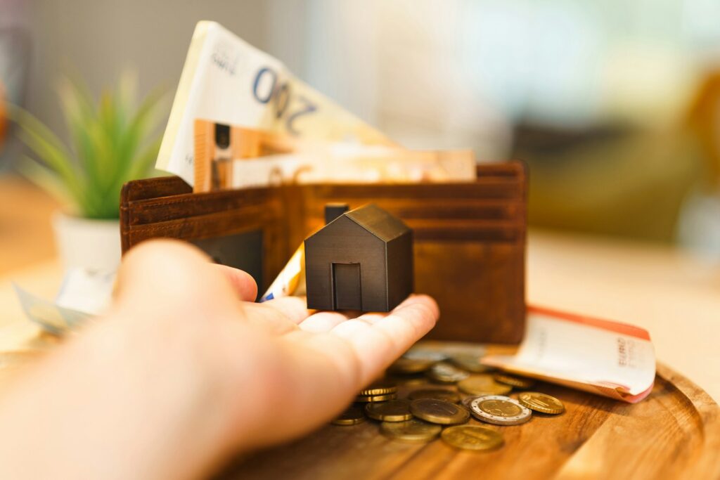Helping Overseas Buyers Navigate Dubai Real Estate with AI Assistants
