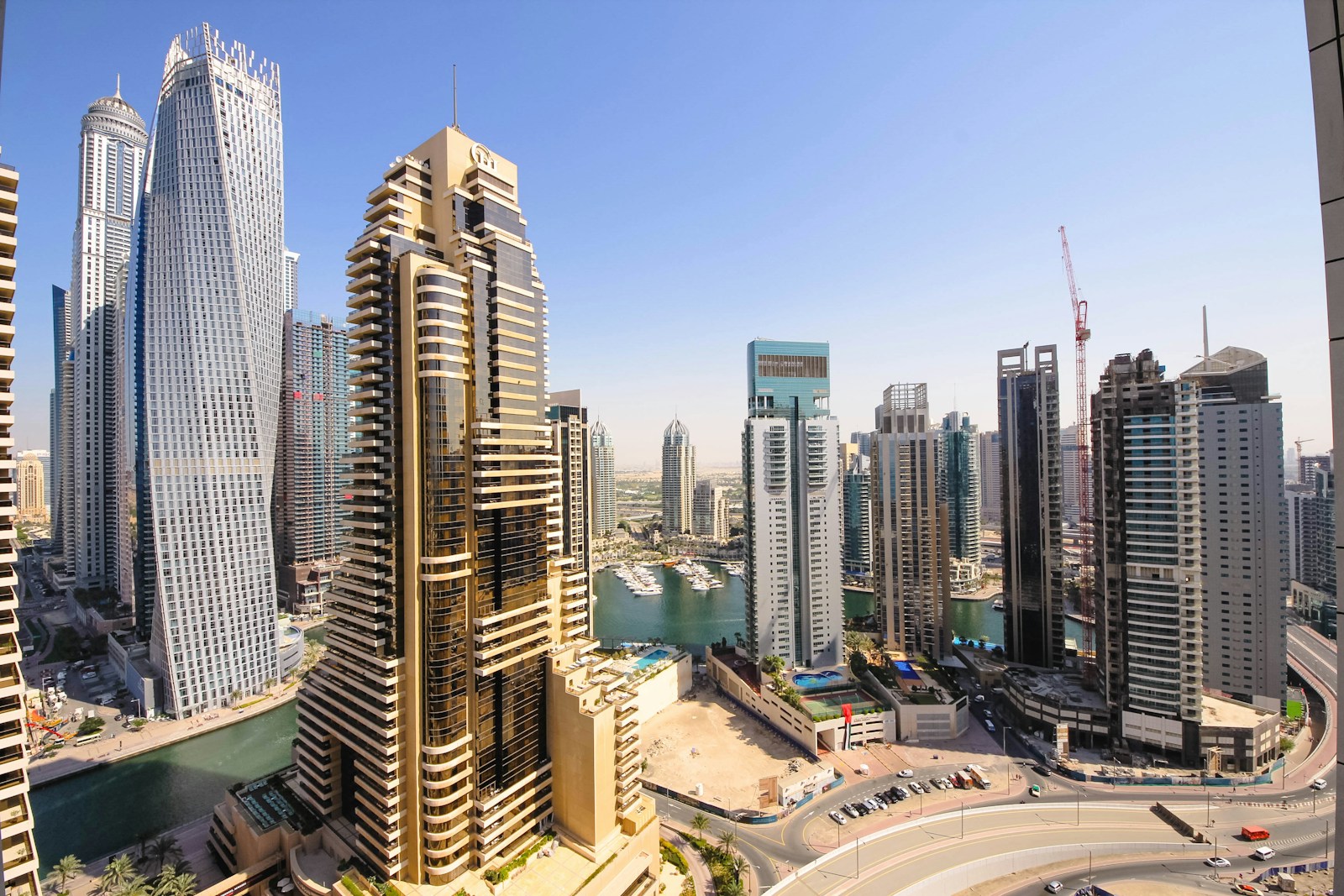Helping Overseas Buyers Navigate Dubai Real Estate with AI Assistants