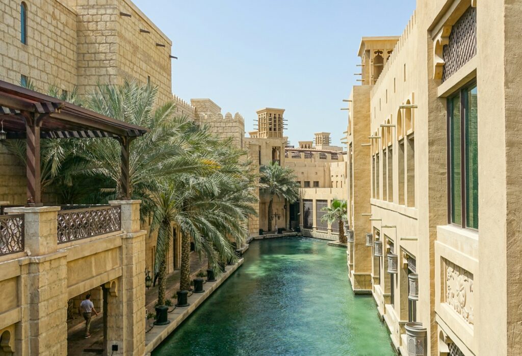 How Dubai Real Estate Brokers Use AI to Support International Clients