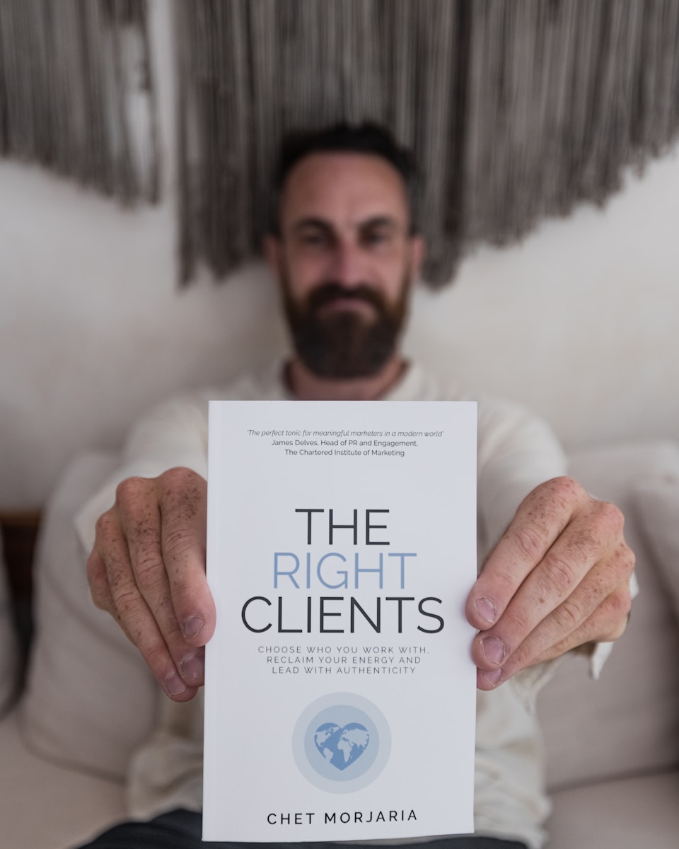 main image for How Dubai Agencies Can Improve 24/7 Client Support with AI